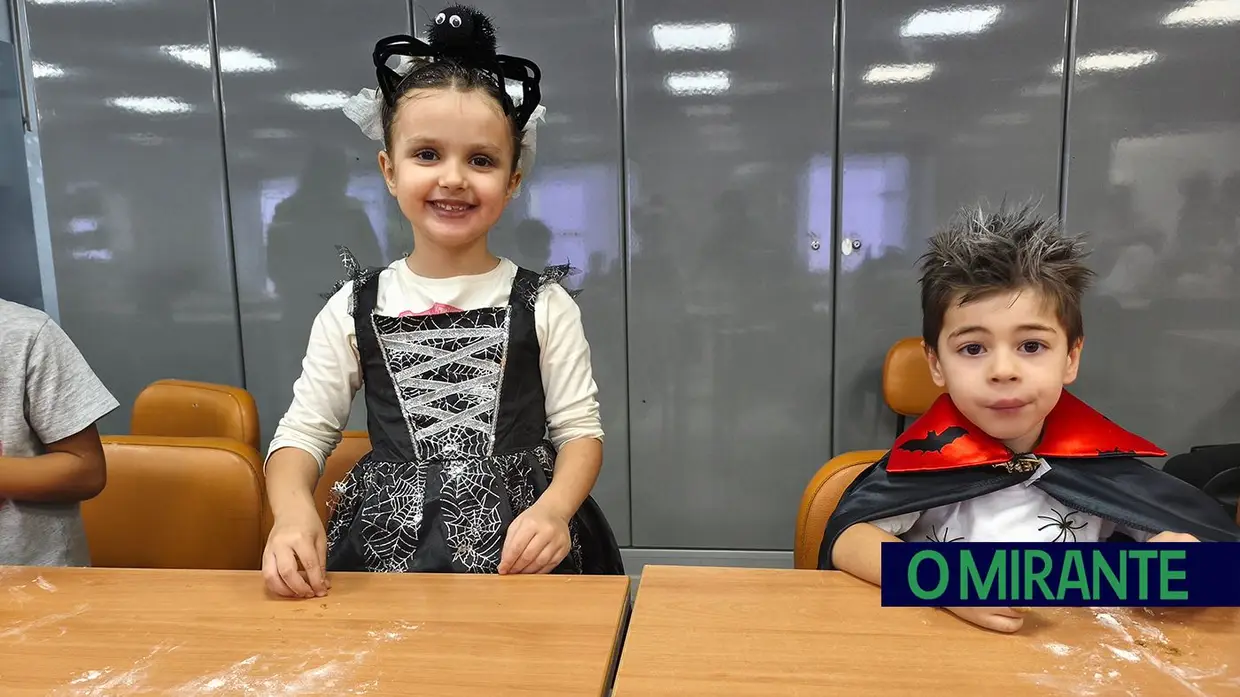 Seniores e crianças metem mãos na massa para manter viva a tradição na Chamusca