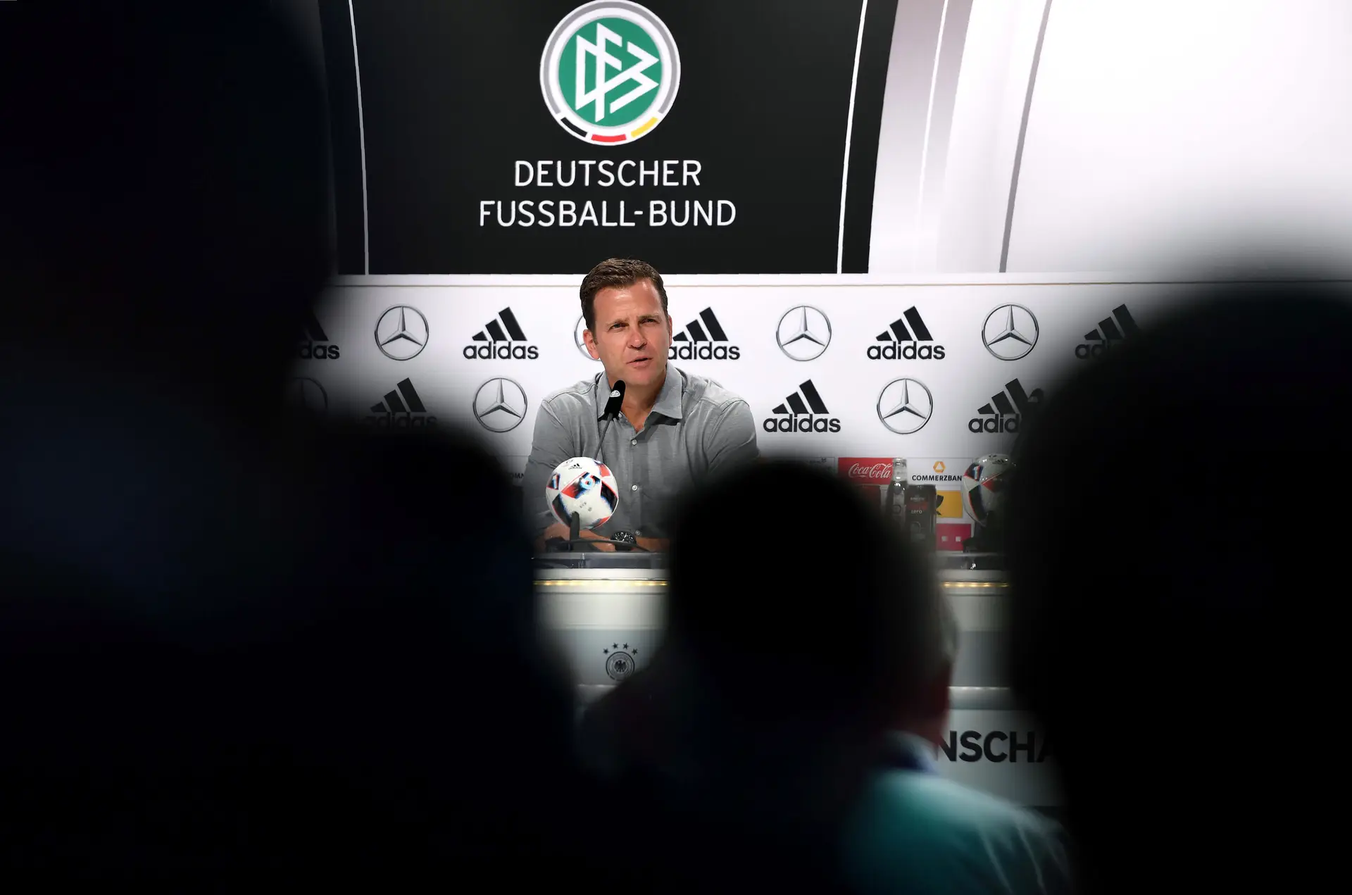 Bierhoff: “Oferecemos-lhes o golo de bandeja”
