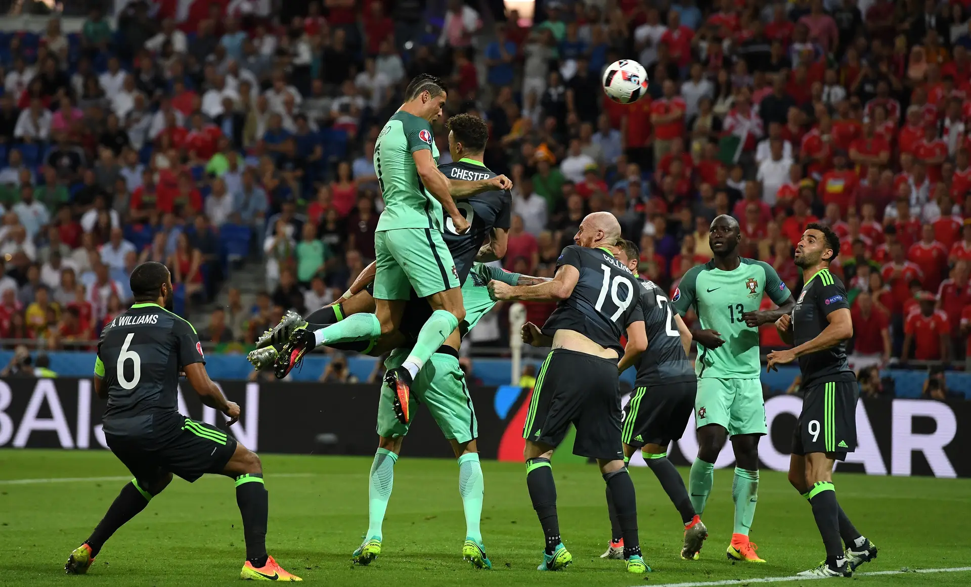 A ciência explica: quando se fartar do futebol, Ronaldo tem lugar garantido no voleibol