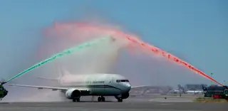 A extraordinária homenagem colorida ao avião que trouxe os campeões