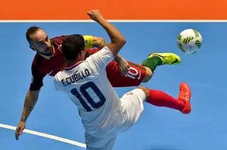 sportv - O jogador Ricardinho foi eleito pela quinta vez o melhor jogador  de futsal do mundo. Com isso, o português supera o recorde de Falcão, que  havia sido escolhido 4 vezes.