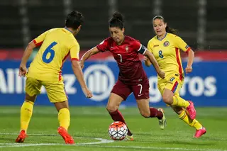 O poste (e o karma) travaram Cláudia Neto