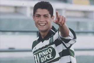 Ronaldo nosso que estais na Terra (e no futebol profissional há exatamente 15 anos)