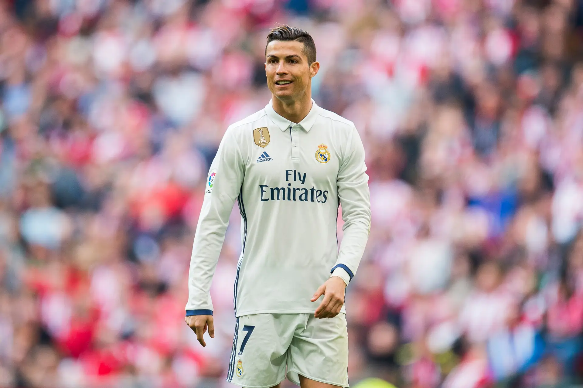 Jornal alemão diz que Ronaldo pagou 258 mil euros para abafar acusação de violação. Ele diz que é “ficção jornalística”