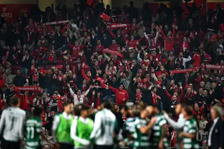 Dois penáltis por marcar e um despedimento decidiram o campeonato