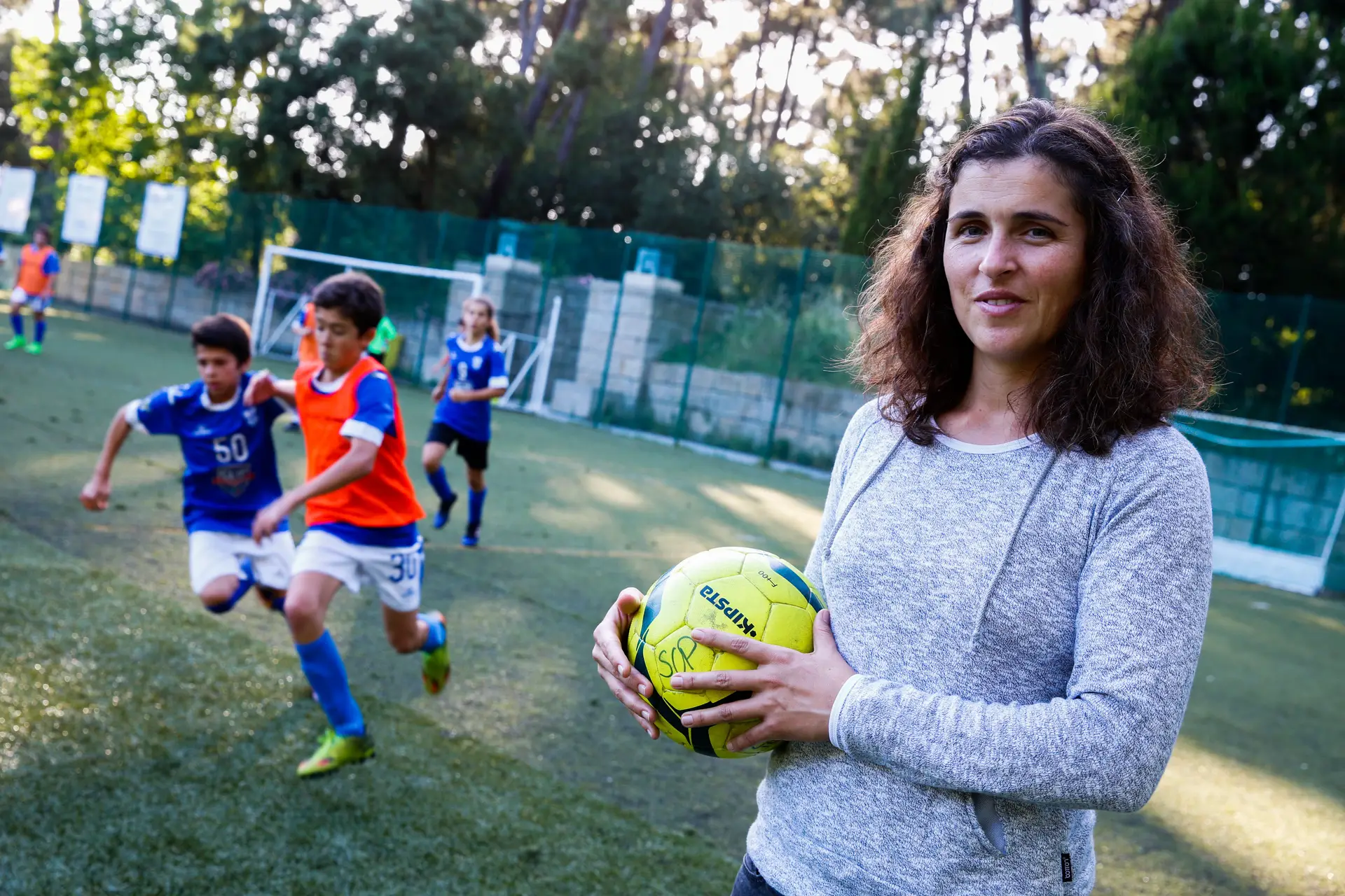 Professor velho, feminino, professor sênior masculino