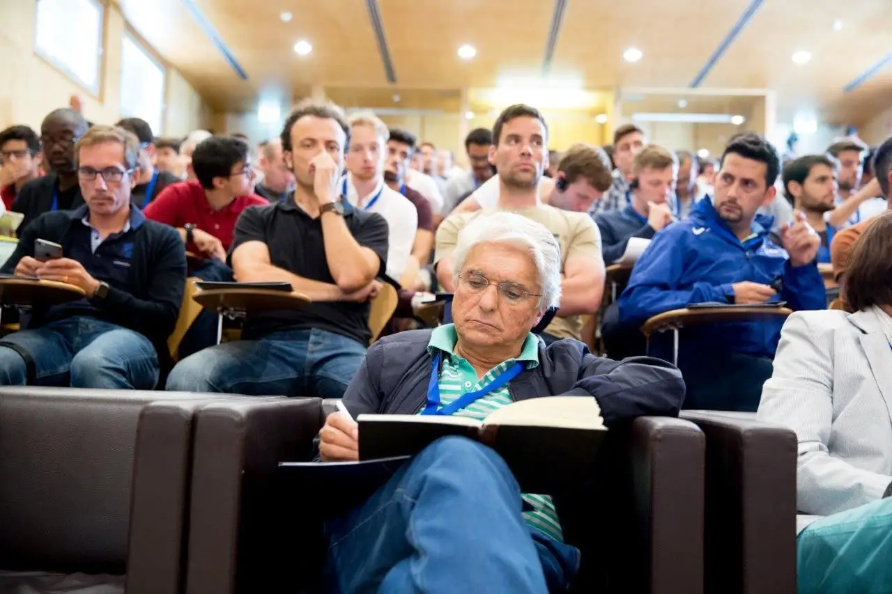 O professor Vítor Frade trabalhou como adjunto com Henrique Calisto, Mário Wilson, João Alves, José Torres, José Macia (Pepe), Augusto Inácio, Vieira Nunes, Tomislav Ivic, Bobby Robson, Jorge Jesus, Carlos Brito e Fernando Santos