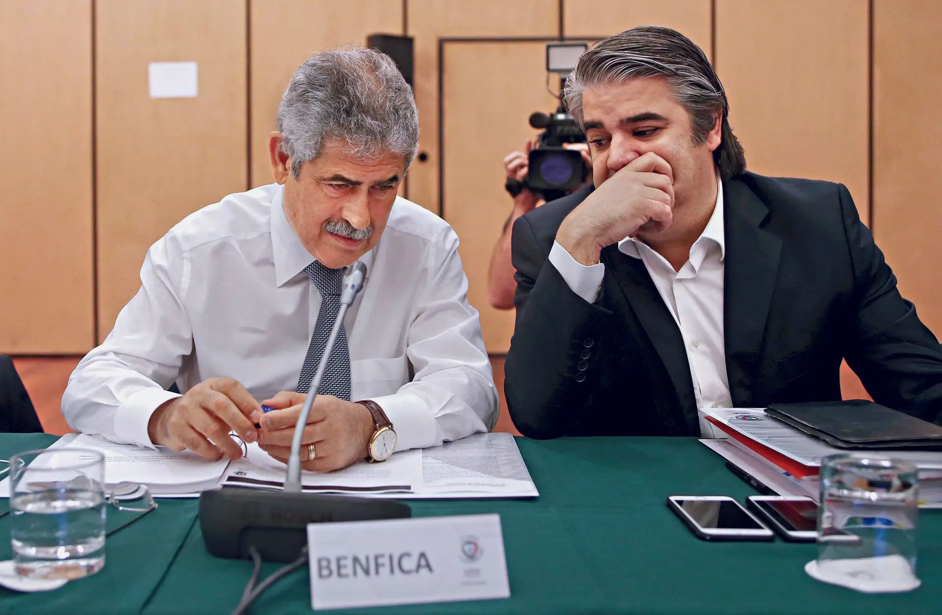 Luís Filipe Vieira e Paulo Gonçalves, presidente e assessor jurídico do Benfica, têm sido visados nas últimas semanas