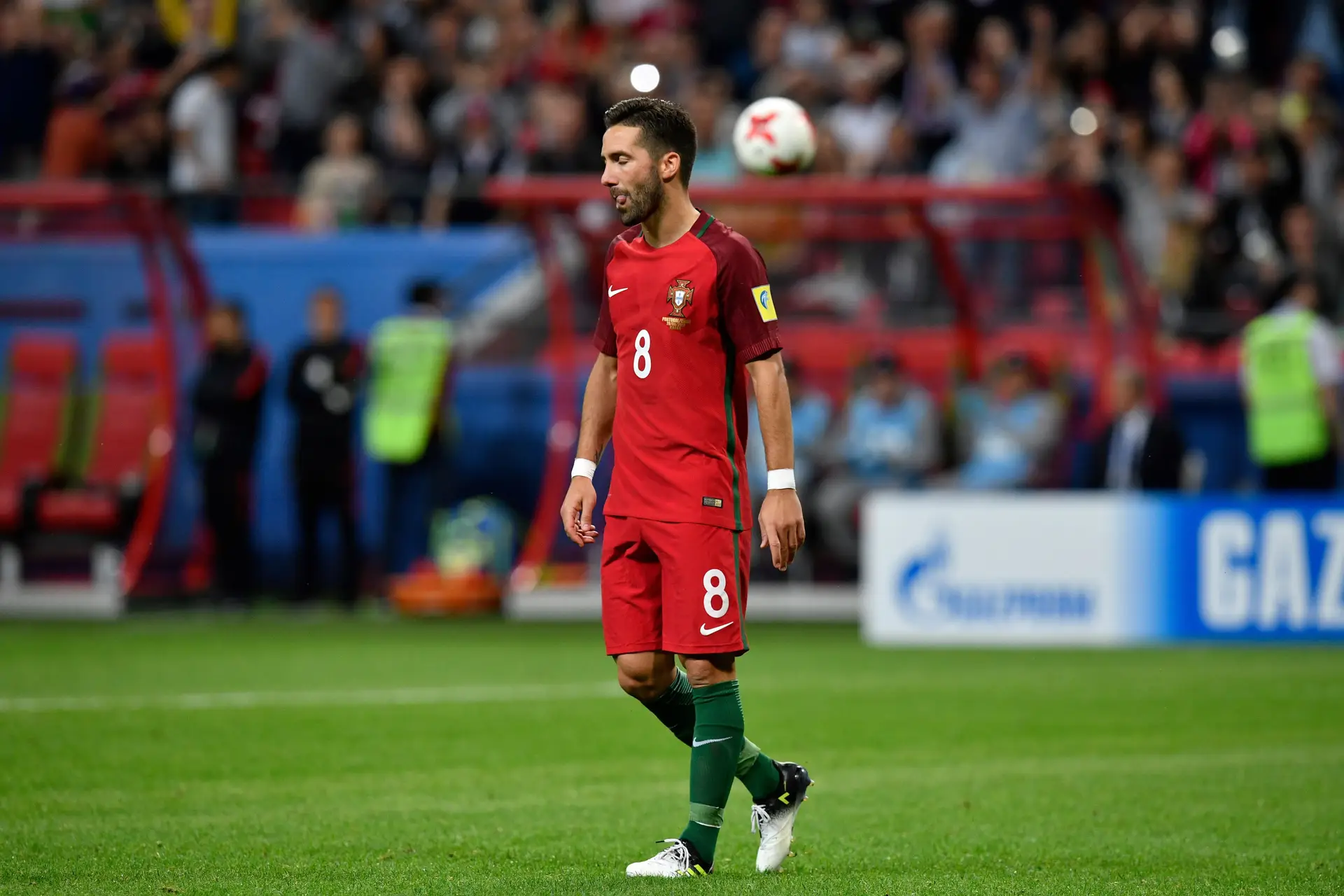 Então, e contra a Hungria vamos jogar outra vez com nove? (Onde se fala de Moutinho e de Eliseu)