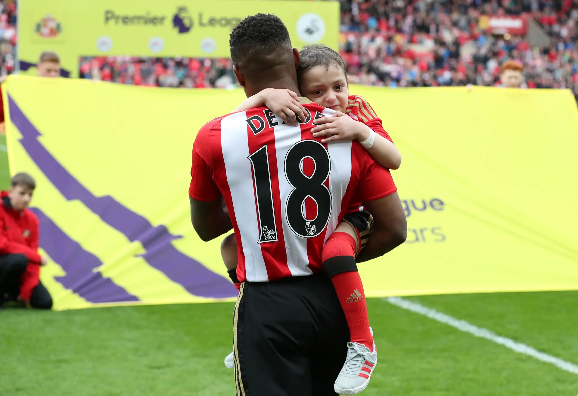 O tempo que Jermain Defoe deu a quem tem pouco tempo (a história que está a comover Inglaterra)