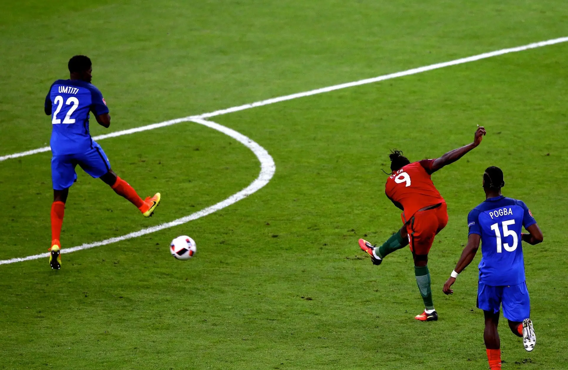 Foi há um ano que Eder não olhou para a baliza em que rematou a bola mais importante do nosso futebol