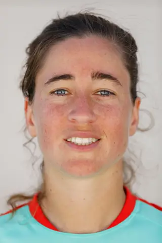 Carolina tem 29 anos e é a jogadora mais velha da seleção