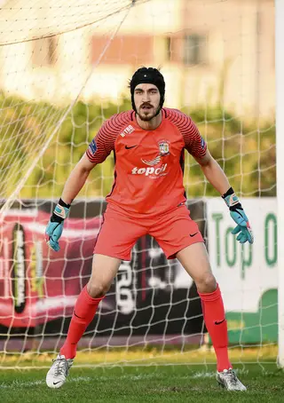 O guarda-redes
letão Igors Labuts, sinalizado 17 vezes
por viciação
de resultados,
foi das primeiras contratações
do Atlético quando
os chineses chegaram ao clube