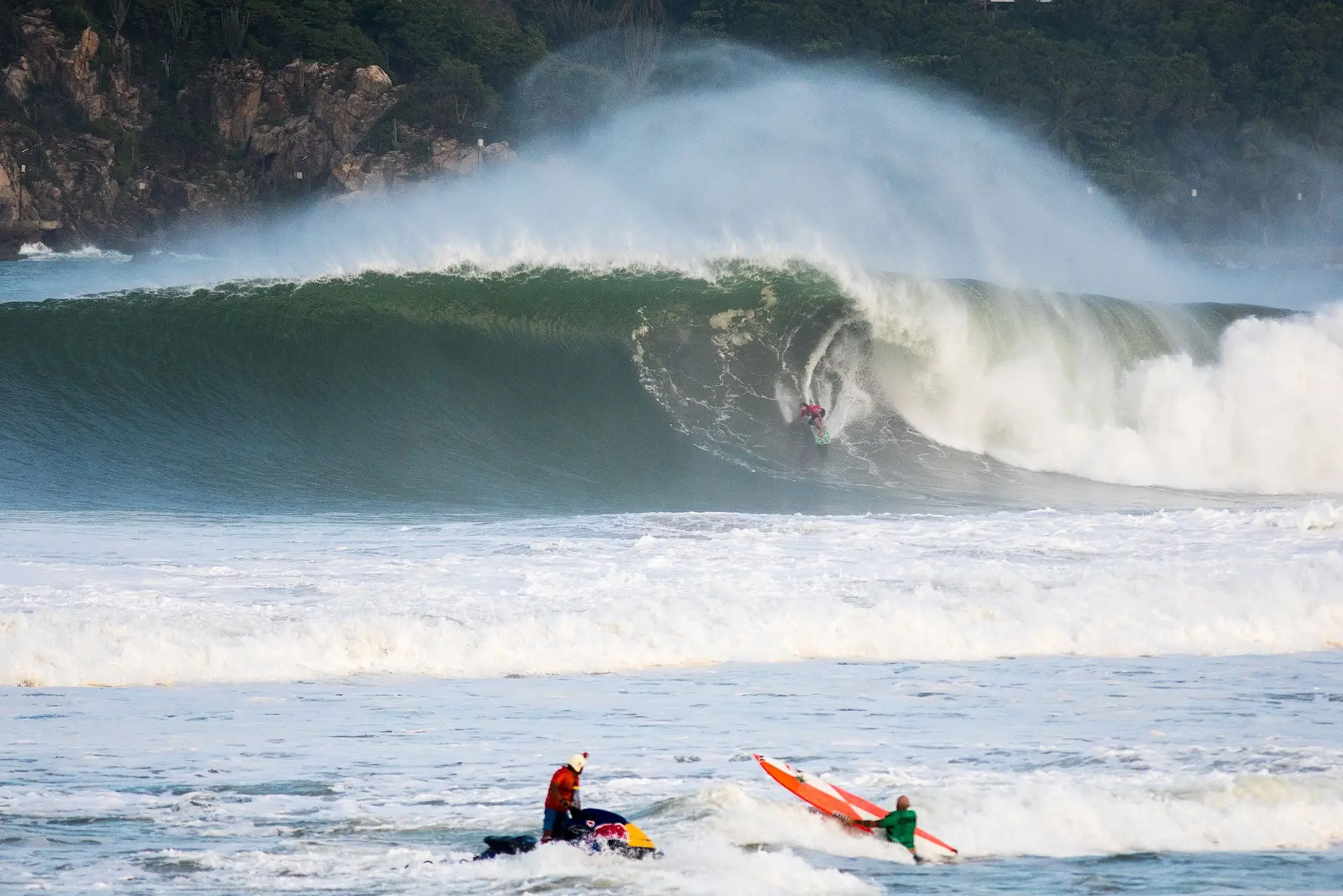 Alex foi ao México e chegou à final da primeira etapa do circuito de ondas gigantes - mas achava que ia lá só para ver