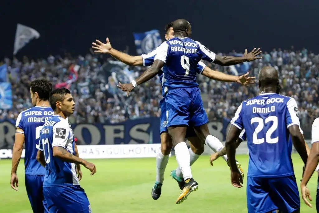 Pipocas, protetor solar, vodka, gelo e foi assim que Casillas viu o jogo a passar