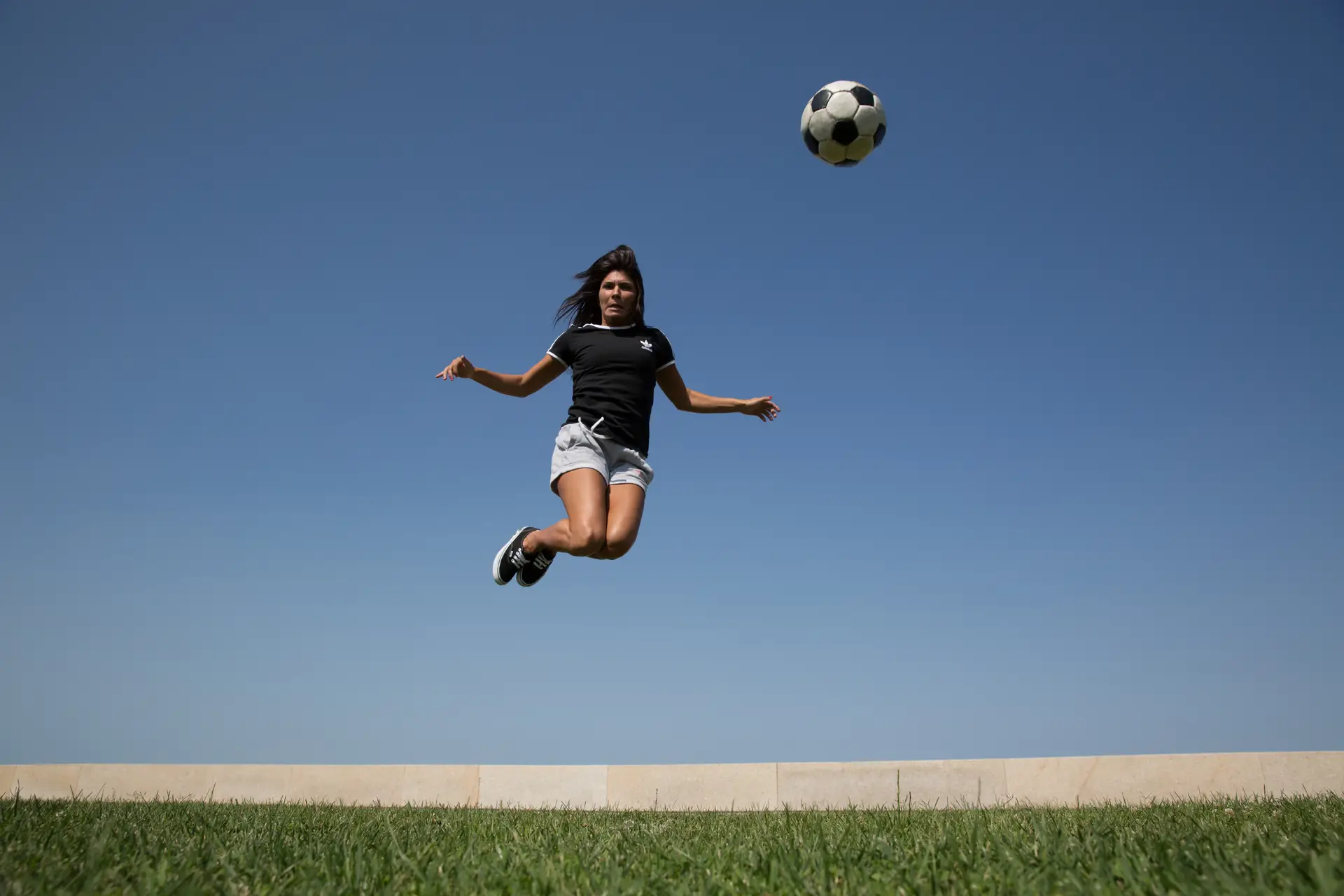 Menina também joga futebol - Livro de Cláudia Maria de Vasconcellos