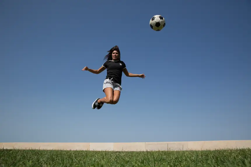 Imagens Fortes  Após supostamente sair de casa para jogar futebol