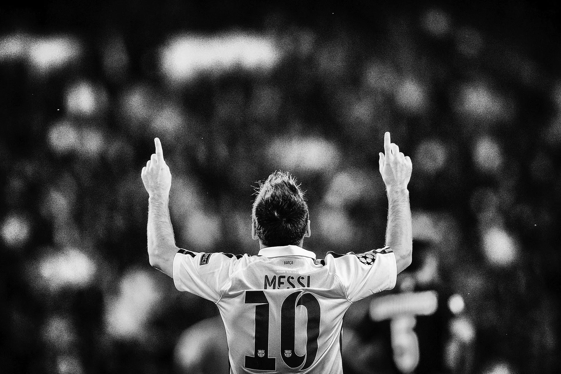 Lionel Messi tem 30 anos - e 1,70m - e espantou o mundo ao estrear-se no Barcelona em 2004/05