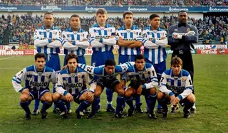No Deportivo da Corunha. Helder é o primeiro em pé, à esquerda.