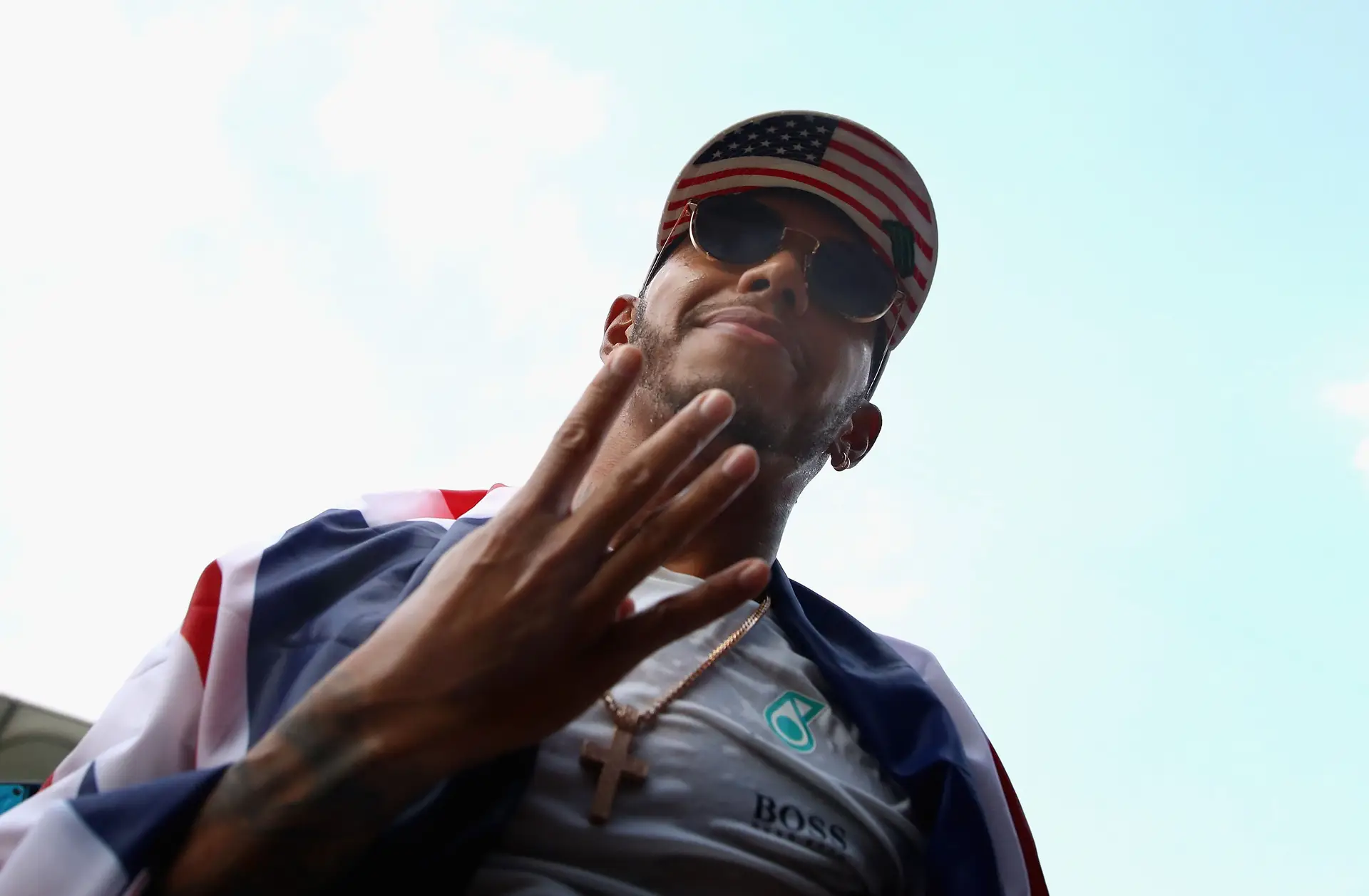 Hamilton vence Grande Prémio de Singapura e reforça liderança no Mundial