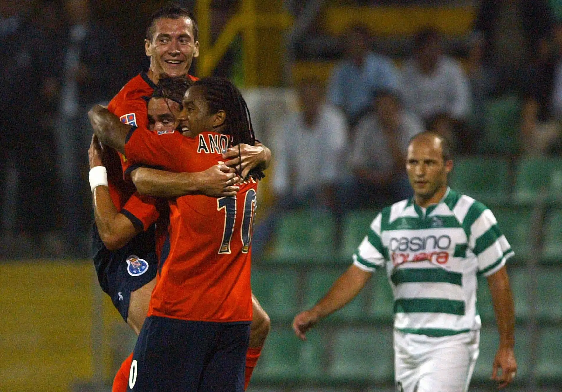 Avançado ex-FC Porto e defesa ex-Sporting afastados do plantel do Besiktas