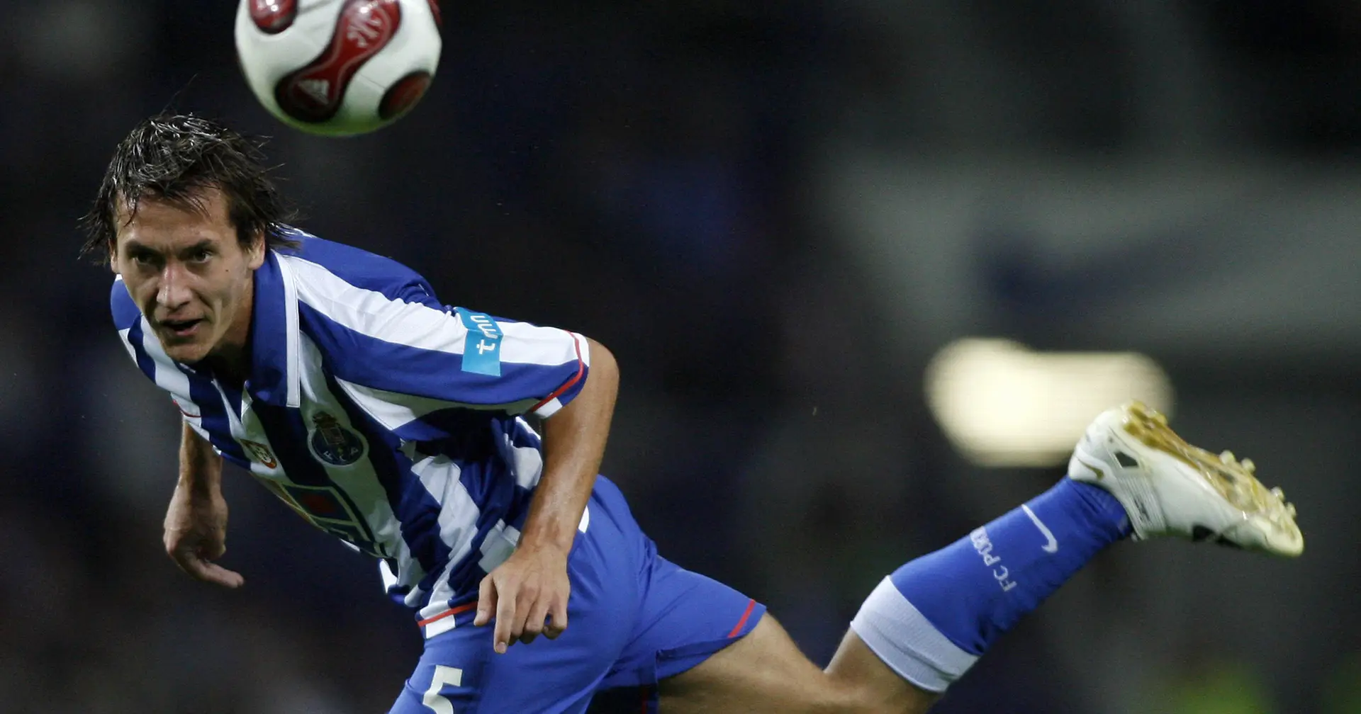 Avançado ex-FC Porto e defesa ex-Sporting afastados do plantel do Besiktas