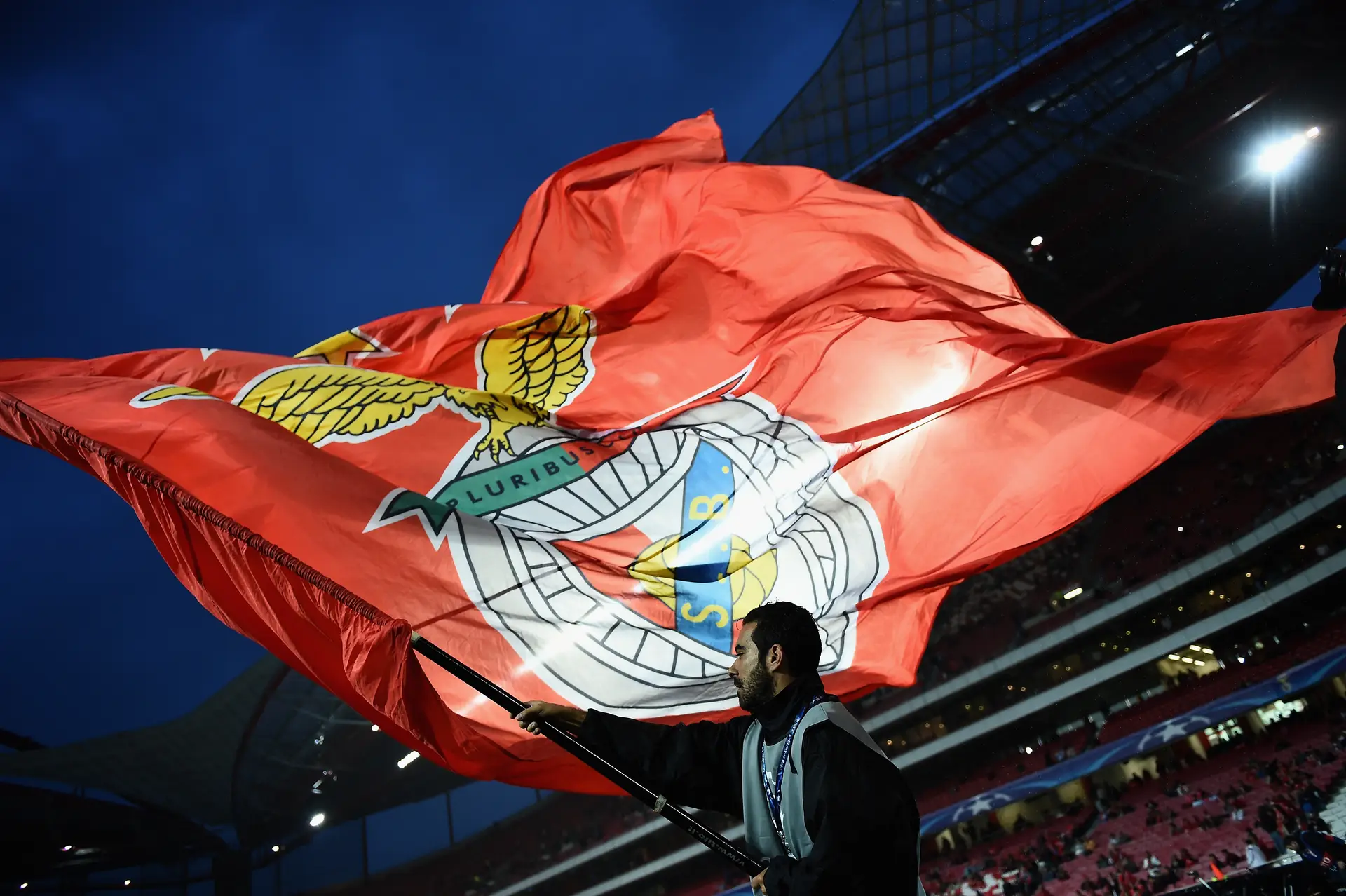 Como um telefonema anónimo deu pistas para a PJ chegar até ao assessor jurídico do Benfica