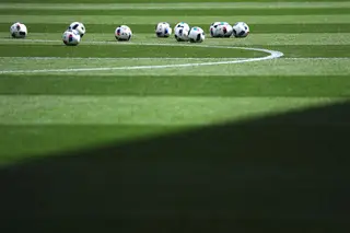 Após anos em que “lavou as mãos” da fiscalização dos agentes, a FIFA criou um novo regulamento. E os empresários já o contestam
