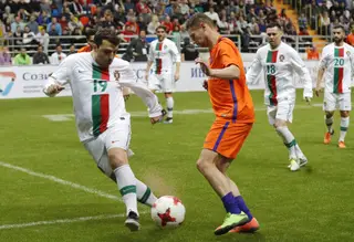 Bruno Basto (à esquerda), em fevereiro de 2017, durante um jogo do torneio internacional "Legends Cup"