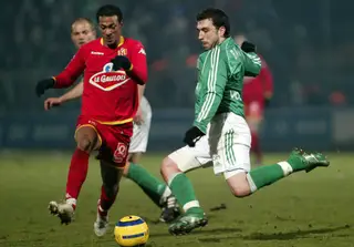 Bruno Basto (à direita) com as cores do Saint Etienne clube que representou durante seis meses