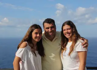 Bruno Basto com as duas filhas Maria Matilde e Maria Carolina