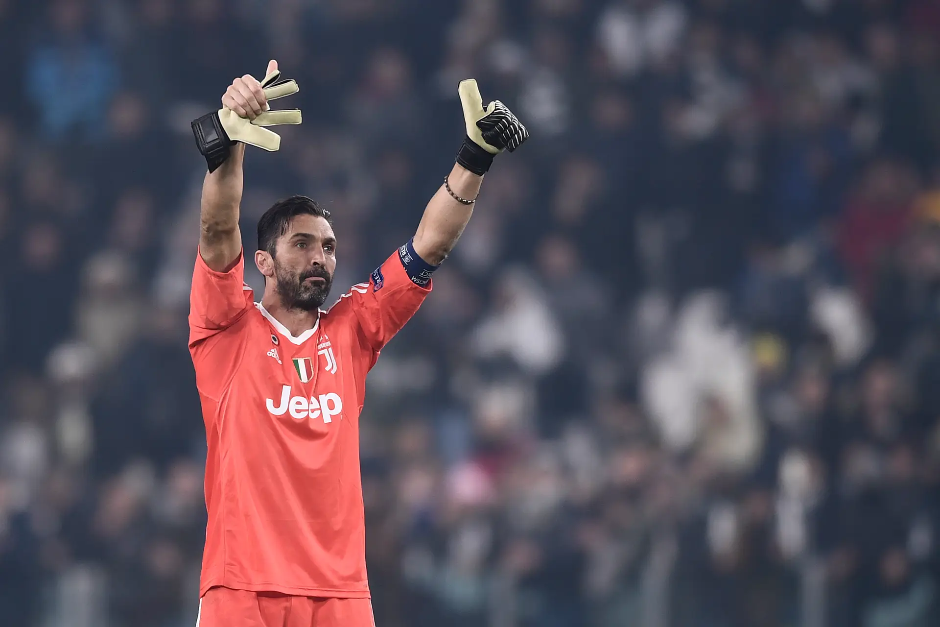 Gianluigi Buffon prestes a jogar na segunda divisão italiana