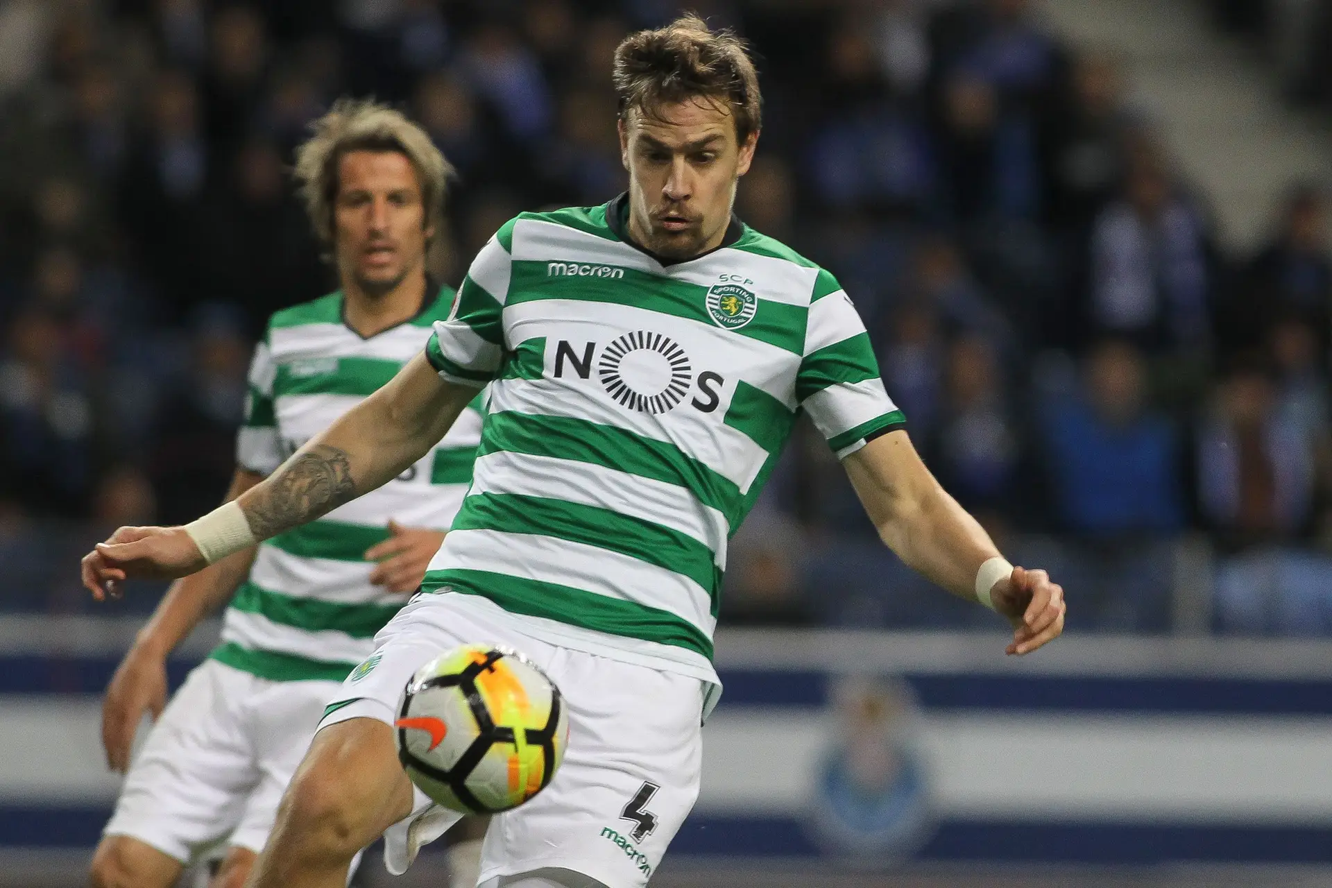 Coates, André Pinto e o nimbostratus cinzento que flutua permanentemente por cima da cabeça de André Pinto (por Rogério Casanova)