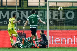 Miguel Cardoso fez o primeiro golo do jogo, aos 13 minutos