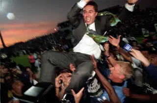 Augusto Inácio regressa ao Sporting como treinador e sagra-se campeão nacional, em 2000