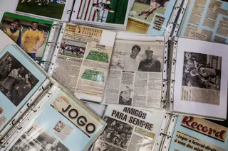 Andrade tem sete dossiês com recortes e fotos seus, que foi colecionando ao logno dos anos