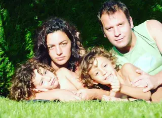 Cândido Costa com a mulher e os dois filhos