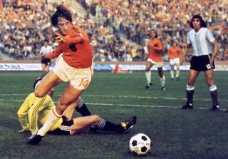 LÍDER. Levou a Holanda à final do Mundial 1974, perdida para a Alemanha. Até a tropeçar era elegante
