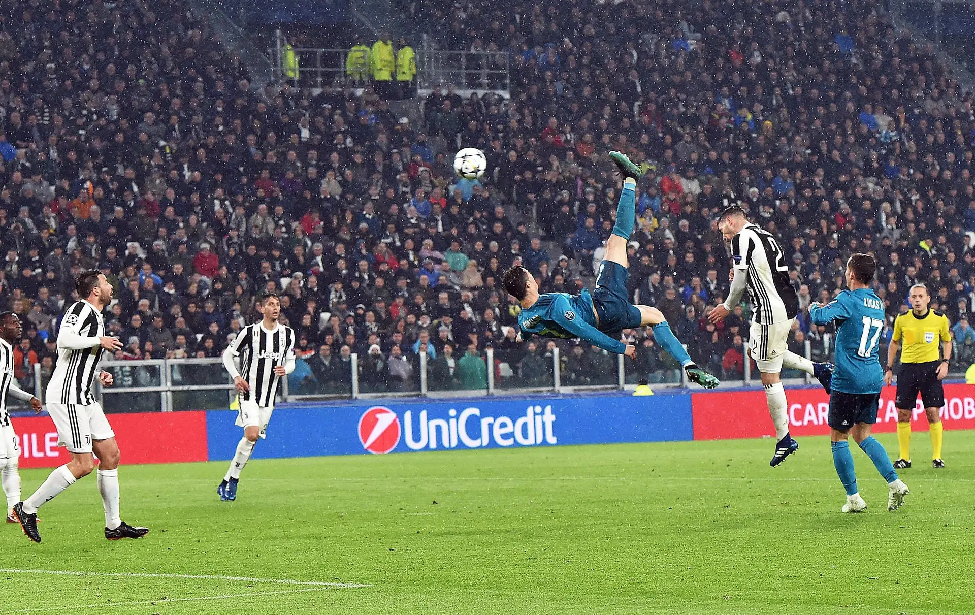 Quinze manchetes para a magia de Cristiano Ronaldo. “Golo de Playstation”, uma “obra de arte” e um jogador de “outro planeta”