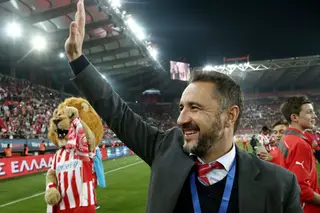 Vítor Pereira, no Olympiacos em 2014/15, onde conquistou o campeonato e a Taça da Grécia
