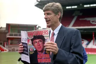 Wenger em setembro de 1996, no dia em que foi apresentado no antigo Highbury Park