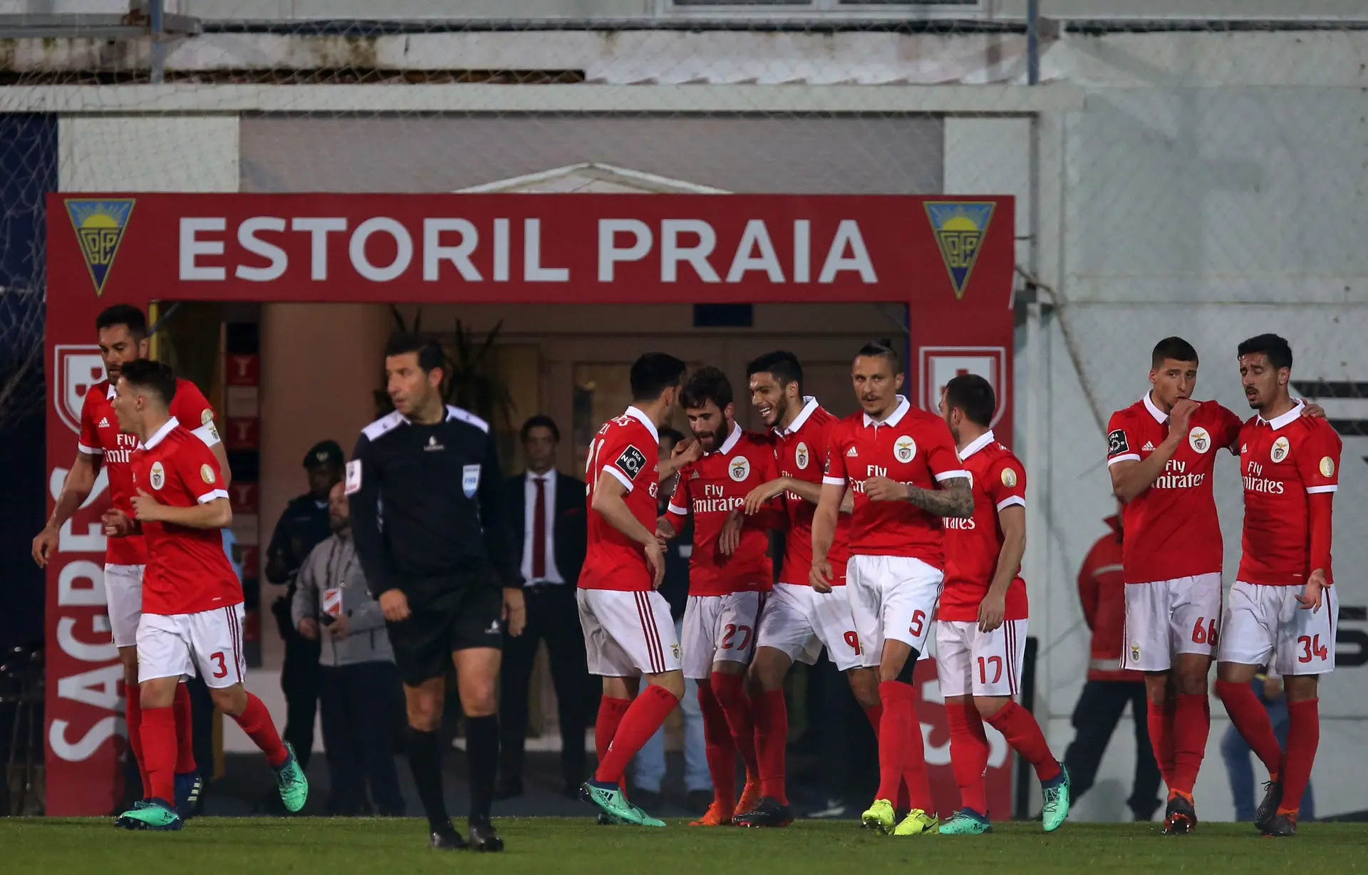 Jogo na Turquia tem confusão e polícia precisa intervir