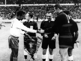 Coluna no Mundial de 1966, antes do jogo contra a União Soviética (2-1)