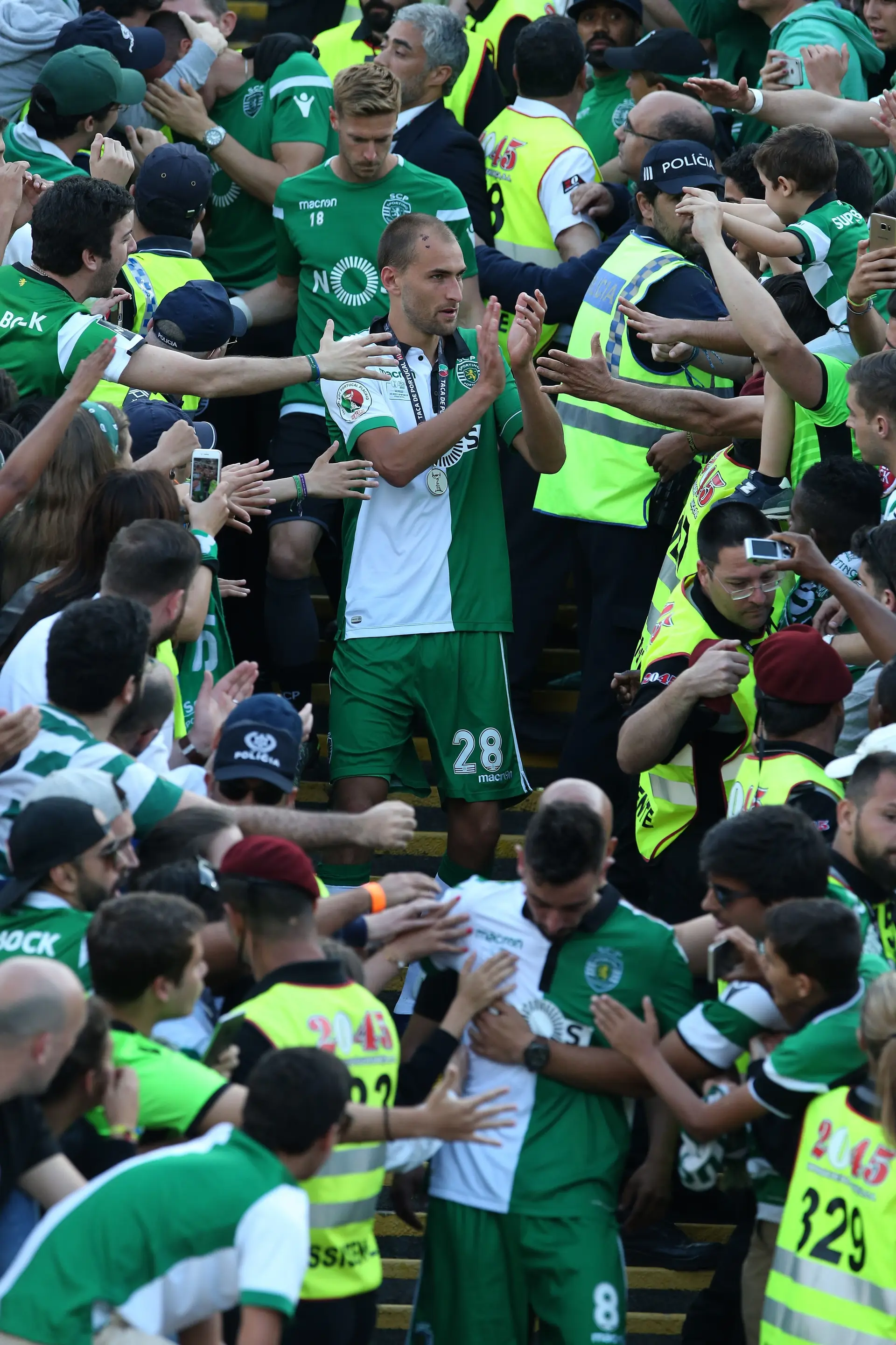 Bas Dost não merecia uma medalha por se ter apresentado a jogo; merecia era uma máquina do tempo (por Rogério Casanova)