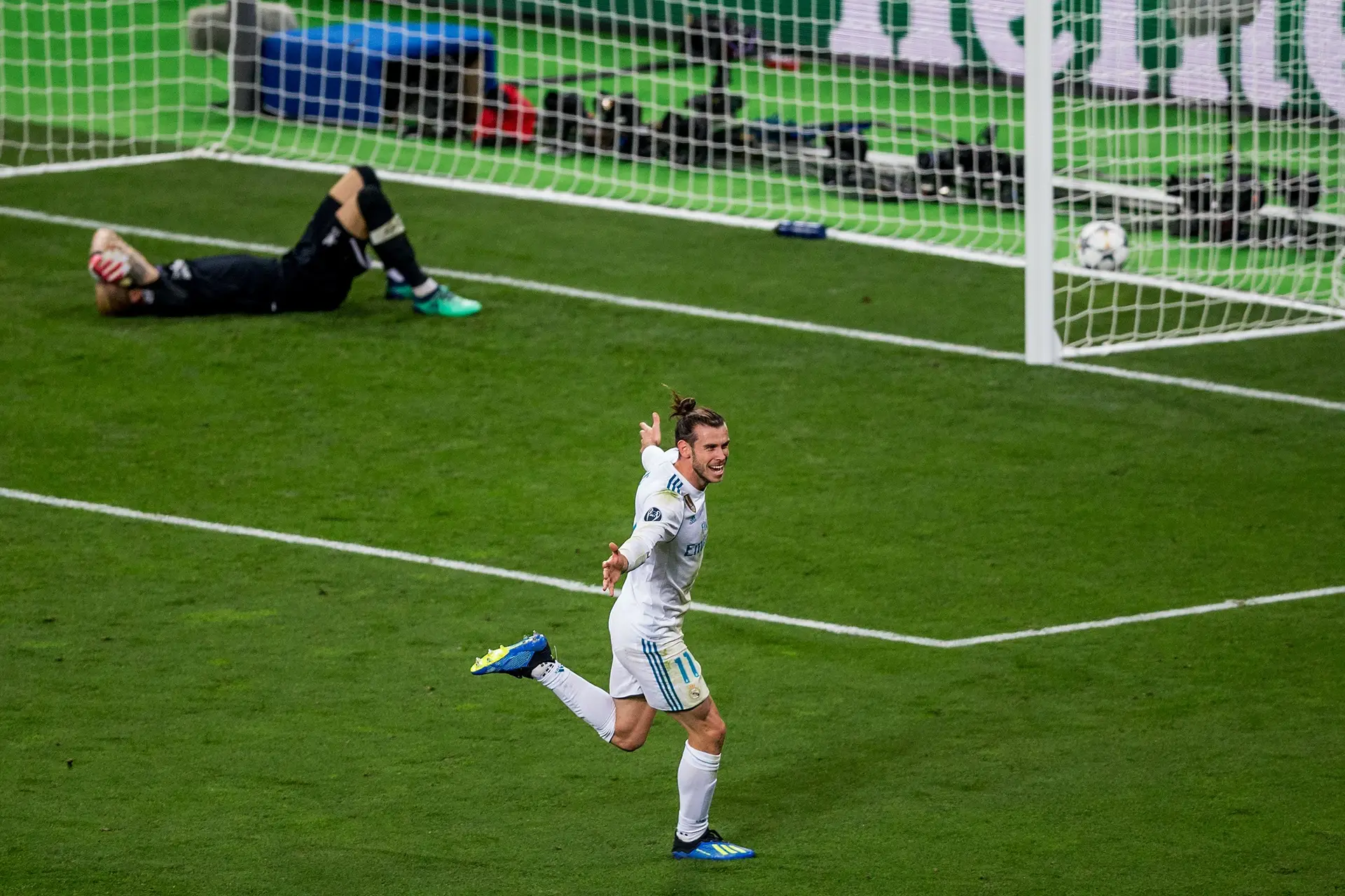 Gareth Bale entrou na segunda parte e fez o que nenhum suplente tinha conseguido numa final da Liga dos Campeões: marcou dois golos