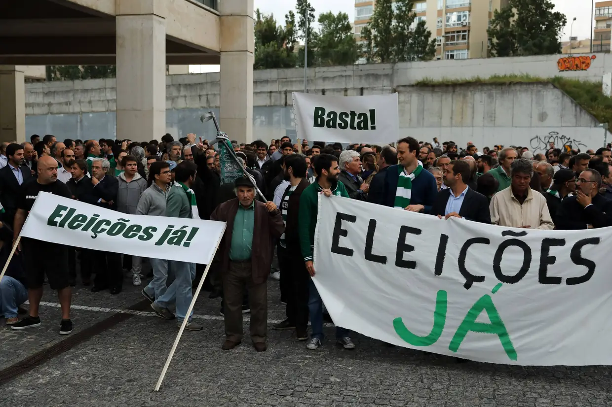 Manifestantes pedem novas eleições no Sporting