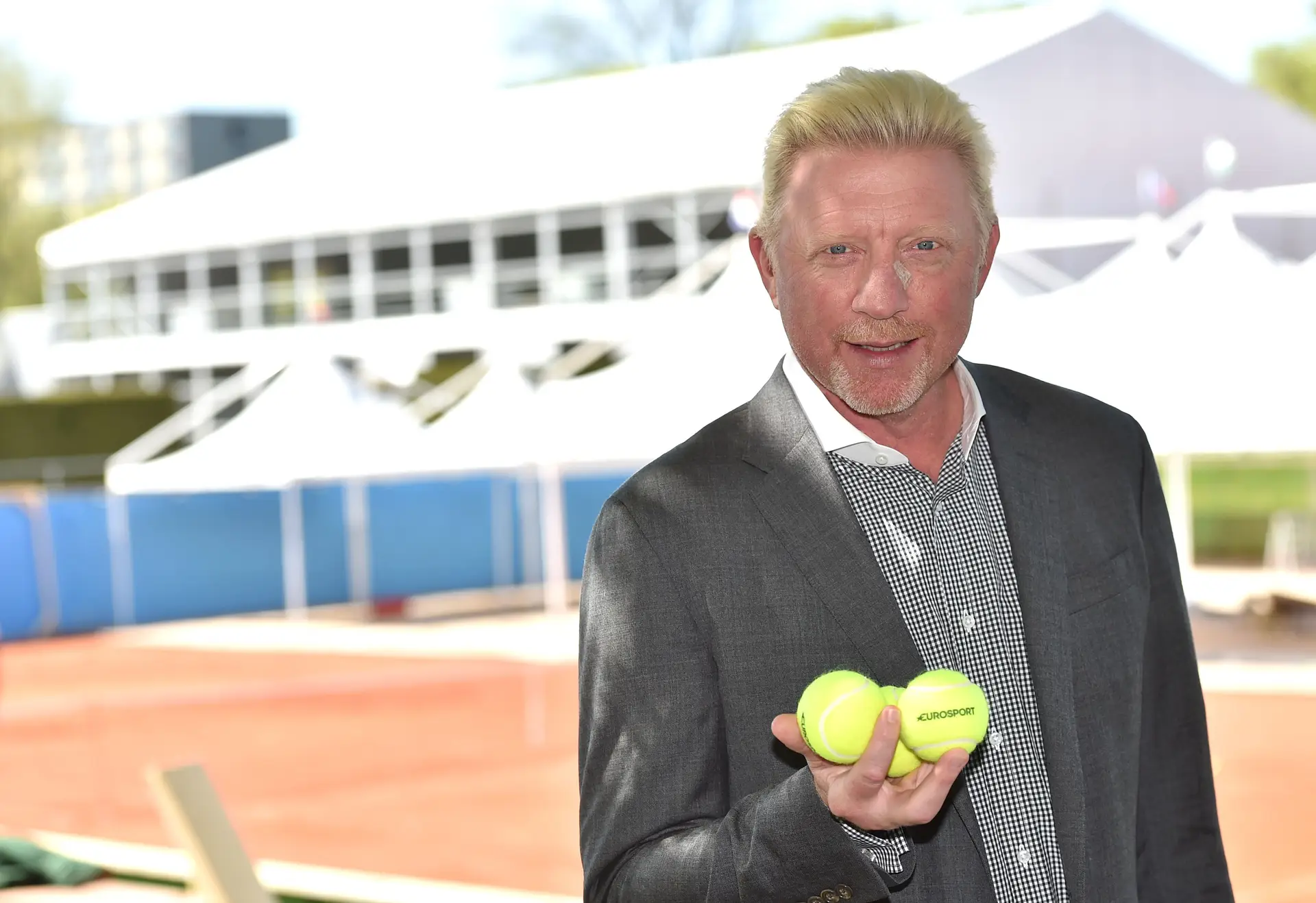 Boris Becker vende troféus para pagar dívidas e amealha 765 mil euros