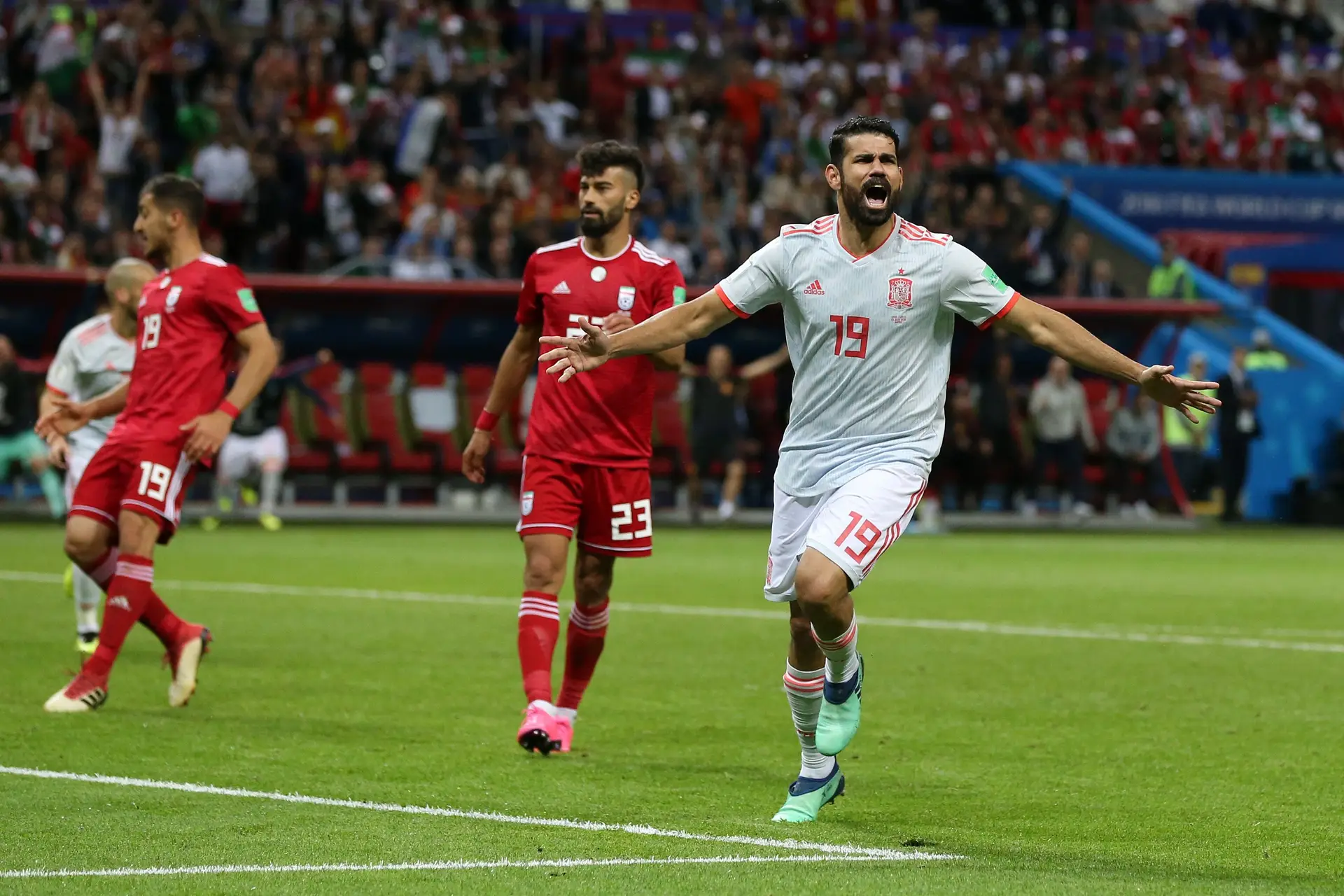 Diego Costa celebra o golo que deu a vitória por 1-0 frente à Espanha