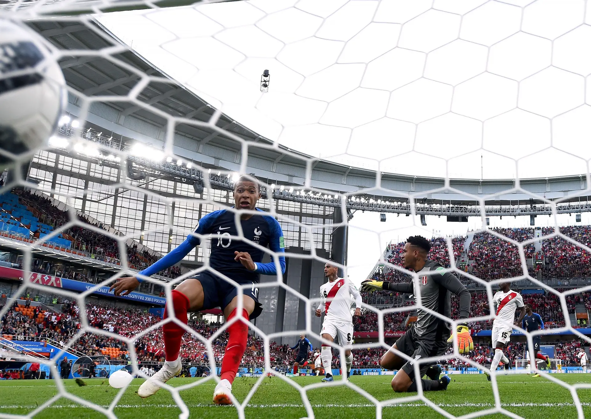 Mbappé confirma sobre a linha de golo o único tento do jogo