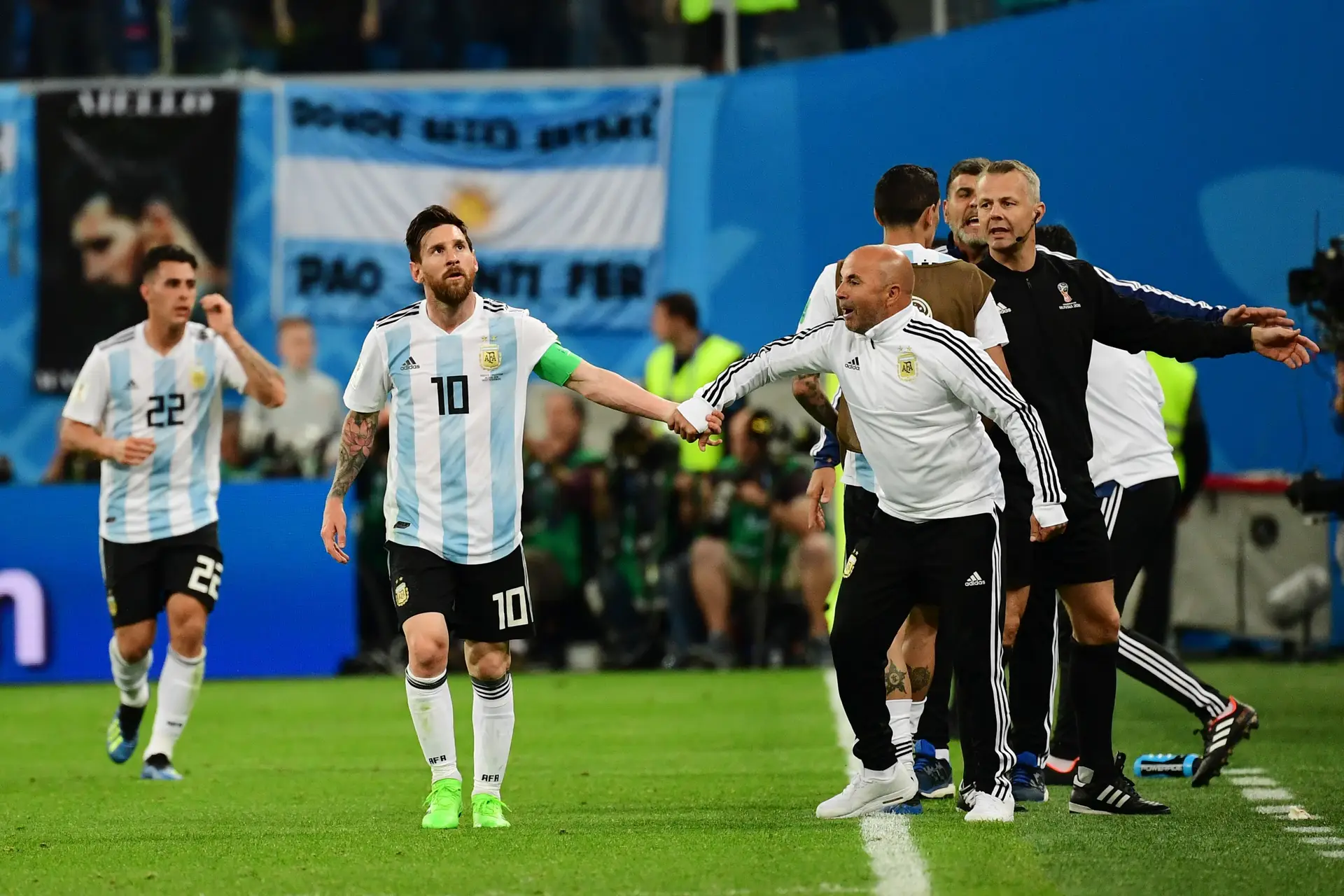 “Estado Puro” #15. Sampaoli tem pelo menos mais um jogo para testar as 28 combinações de 11 titular que restam (por Luís Franco-Bastos)